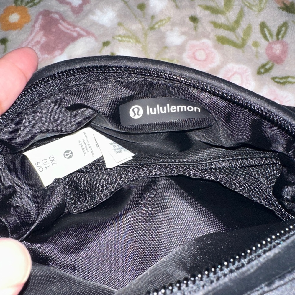 Lululemon Pouch - Picture 7 of 8